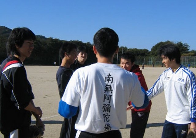 ポジションの確認などしているところ。山本さんのTシャツが気になりました。
